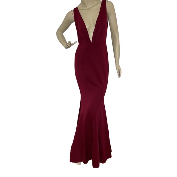 LuLu’s Adelina Burgundy Sleeveless Mermaid Maxi Dress - Picture 2 of 11
